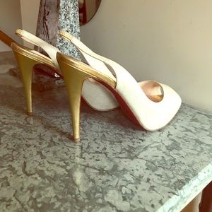 Authentic Christian Louboutin sling back!! 👠👍🏾